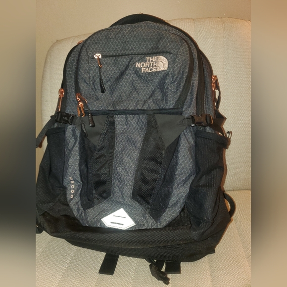 The North Face  Recon Backpack - Black - Picture 1 of 4